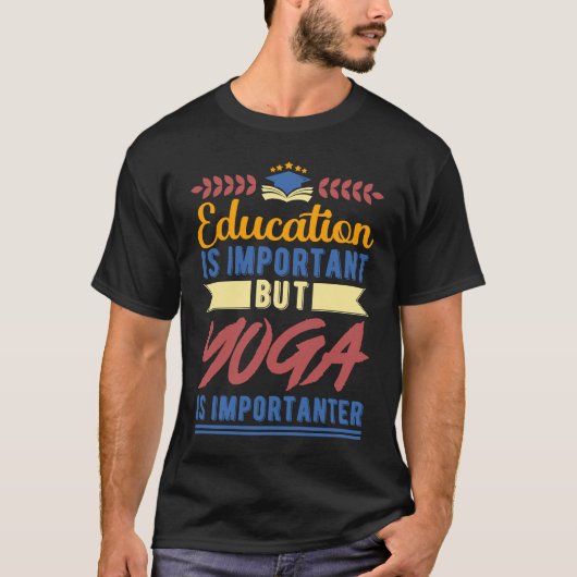 教育は大切だけどヨガはもっと大切 Tシャツ (正面)