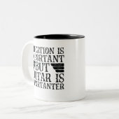 教育は重要だがギターは重要だ ツートーンマグカップ (正面左)