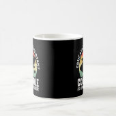 教育は重要だがコーンホールは重要だ コーヒーマグカップ (中央)