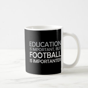 教育は重要だがサッカーは重要だ コーヒーマグカップ