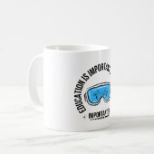 教育は重要だがスキーは重要だ コーヒーマグカップ (正面左)