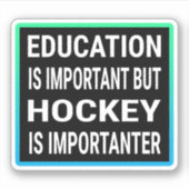 教育は重要だがホッケーは重要だ シール (正面)