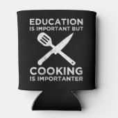 教育は重要だが料理は重要だ 缶クーラー (裏面)