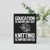 教育は重要だが編み物は重要 ポストカード (スタンド正面)