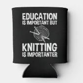 教育は重要だが編み物は重要 缶クーラー (裏面)