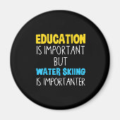 教育は重要だが、水上スキーは重要だ マグネット (正面)