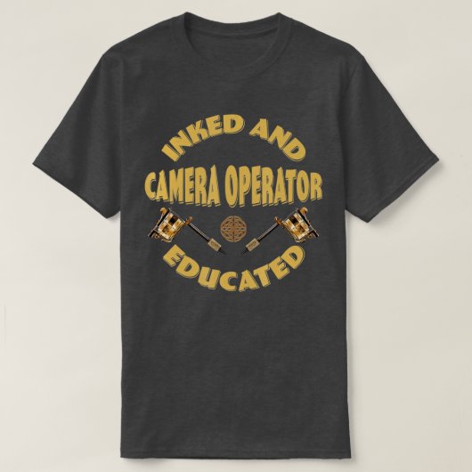 教育を受けたカメラ操作員 Tシャツ (デザイン正面)
