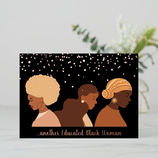 教育を受けた黒人女性2022卒業招待状 箔シーズンカード (立ち正面)