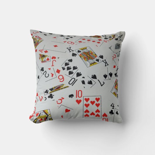 散らばったトランプの束、投げクッション。 クッション (正面)