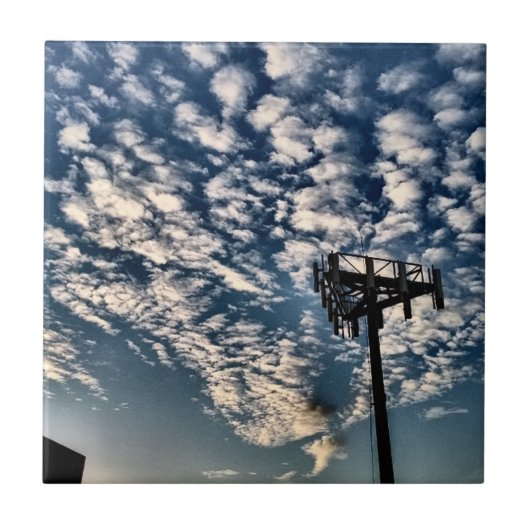 散乱した雲と青空 - HDR タイル (正面)