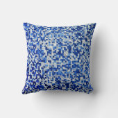 散在する多くの小さな正方形、青白の色合い クッション (裏面)