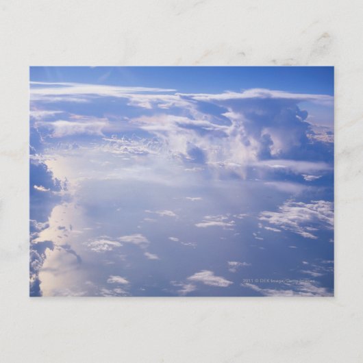 散在する雲の上に表示 ポストカード (正面)