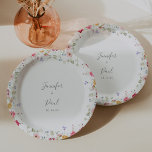 数々のシンプル色の野結婚花のケーキ ペーパープレート<br><div class="desc">このシンプル結婚紙プレートは数々の、結婚式のレセプションに最適なモダンカラーのワイルドフラワーのケーキ。このデザインは数々の、ピンク、赤面、紫、黄、白、紫、紫、赤、ブルゴーニュの野生の花々の色の品揃えを備えている。新郎新婦の名前と日付を付け結婚て自分で。</div>