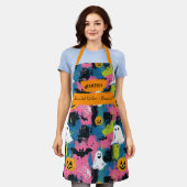 数々の幽霊、カボチャ、こうもり付きハロウィーン エプロン (着用した状態)