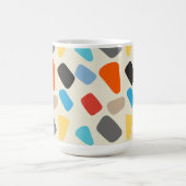 数々の白い背景の小石 コーヒーマグカップ (中央)