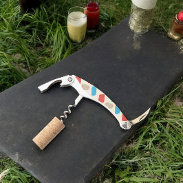 数々の白い背景の小石 ソムリエナイフ