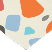 数々の白い背景の小石 ロングテーブルランナー (コーナー)