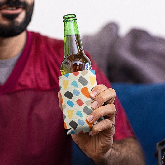 数々の白い背景の小石 缶クーラー