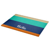 数々の線パターン（の模様が）ある カッティングボード (角)