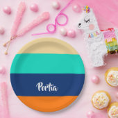 数々の線パターン（の模様が）ある ペーパープレート (パーティー)