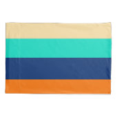 数々の線パターン(の模様が)ある 枕カバー (裏面)