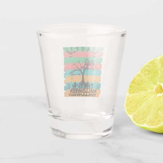 数々の色のストライプこうもりと木の墓地 ショットグラス (裏面)