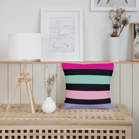 数々の色のストライプの居心地 クッション