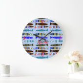 数々の色のストライプの魚サンダー_コーブ ラージ壁時計 (ホーム)