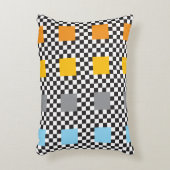 数々の色の市松模様に模様と大正方形 アクセントクッション (正面(垂直))
