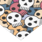 数々の色スカルパターン テーブルクロス (アングル)