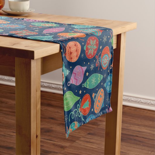 数々の色金ゴールドクリスマスツリー装飾パターン ショートテーブルランナー (インサイチュ)