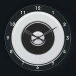 数を用いる黒く及び白い円及び中心点 ラージ壁時計<br><div class="desc">これらの単にスタイルを作られた時計は装飾にアクセントを置くか、またはあなたの動産の利権を自慢して見せるために完全です。 このレトロのポップアートのスタイルのコレクションはモダンか折衷的な装飾にとって理想的です。 ターゲットデザインの明るい色そしてはっきりしたなストライブ柄はあなたの装飾に目が飛び出すほどのアクセントを持って来ます。
 文字または写真のあなたの名前、学校、ペット、または友人を加えることによってカスタマイズことができます。</div>