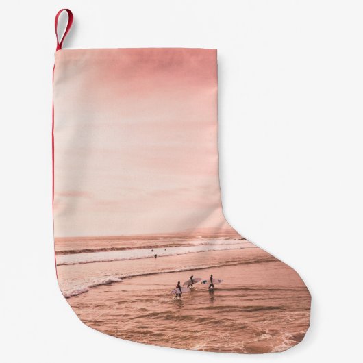 数人が海岸に立つ スモールクリスマスストッキング (正面)