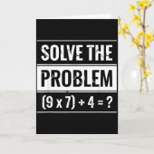数学の問題を解く (9 X 7) + 4 = _ 数学 カード (黄色い花)