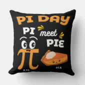 数学の愛好家と友人のためのパイの日に無料パイ。 クッション (正面)