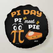 数学の愛好家と友人のためのパイの日に無料パイ。 ラウンドクッション (裏面)