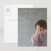 数学の黒板の前に10代の少年 ポストカード (正面/裏面)