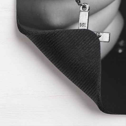 数珠のビーズが付いている手 マウスパッド (コーナー)