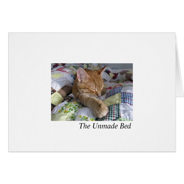 整えられていないベッド (正面横)