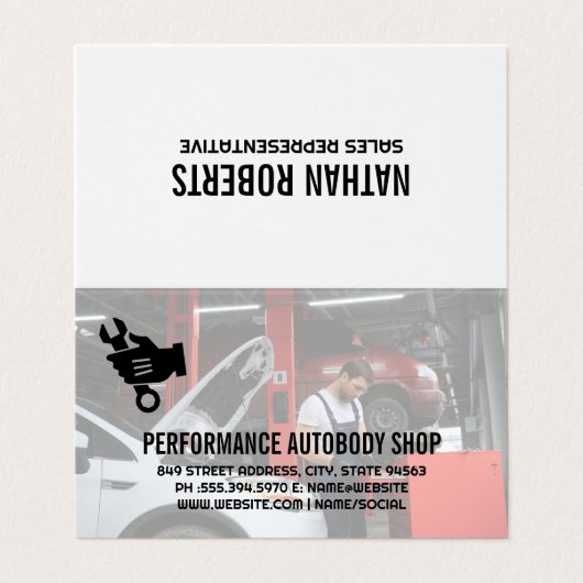 整備士が車で作業 | 自動修復 名刺 (外部フラット)