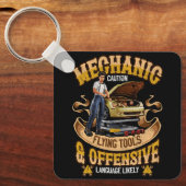整備士注意ツ飛んでいるール車の整備士Auto M キーホルダー (正面)