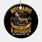 整備士注意ツ飛んでいるール車の整備士Auto M セラミックオーナメント (裏面)