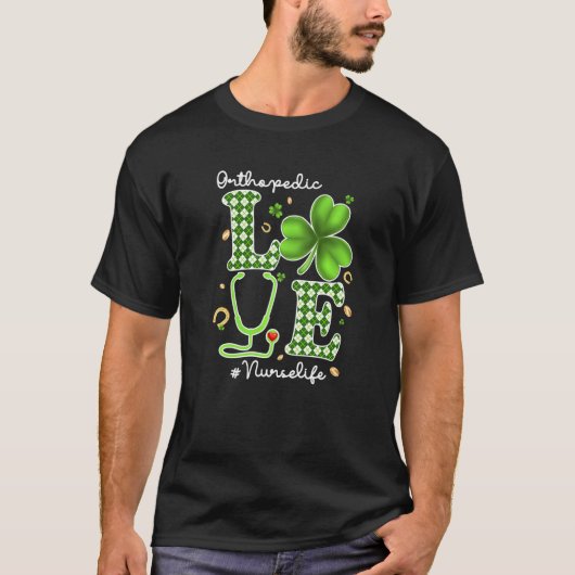 整形外科ナースSt patricks dayラブステソスコープ Tシャツ (正面)