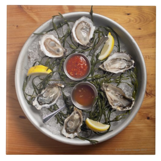 整理される未加工カキ タイル (正面)