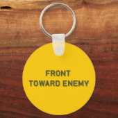 敵に向かって前に進む キーホルダー (正面)