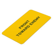 敵に向かって前に進む マグネット (左側)