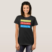 敵に追われて詐欺師に追われおもしろいる Tシャツ (正面フル)