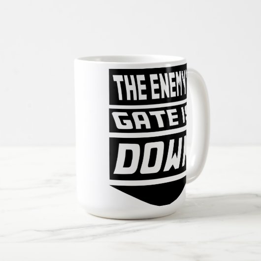 敵のゲートは下がります コーヒーマグカップ (正面右)