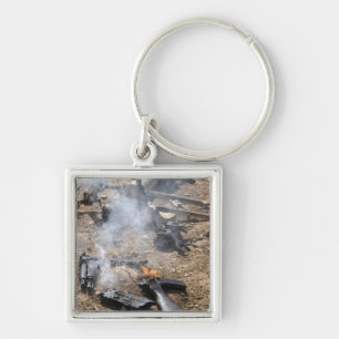 敵の武器の破片が飛び散っクールた キーホルダー