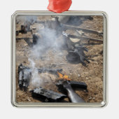 敵の武器の破片が飛び散っクールた メタルオーナメント (正面)